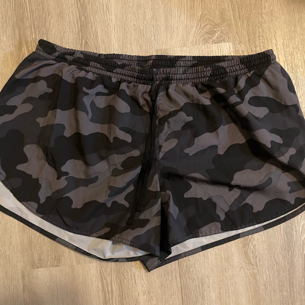 Old Navy XL grey camo shorts